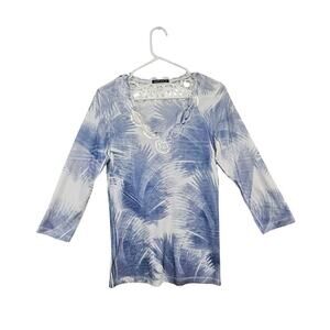David Cline Blue and White Tie-Dye Top Ribbon Lace Front Size Medium Stretch